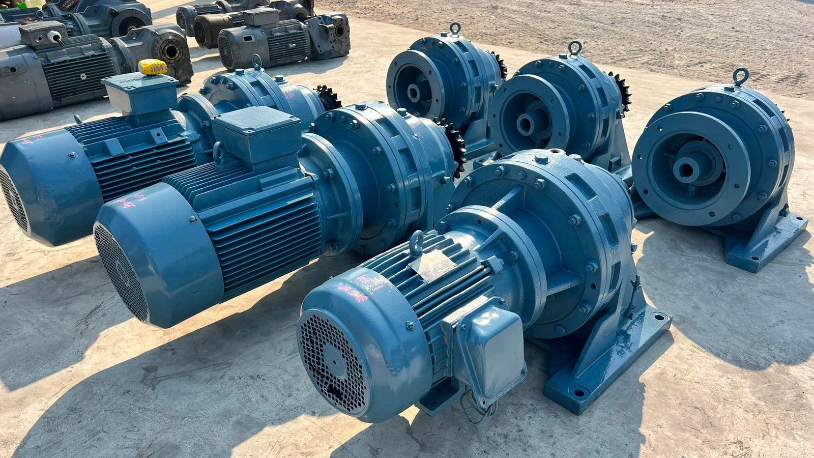 มอเตอร์เกียร์ทดกำลัง FORCE CYCLOIDAL REDUCER มีทั้งเฉพาะหัวเกียร์ และ พร้อมชุดมอเตอร์เกียร์ เพลาออกโต 90 mm  380V