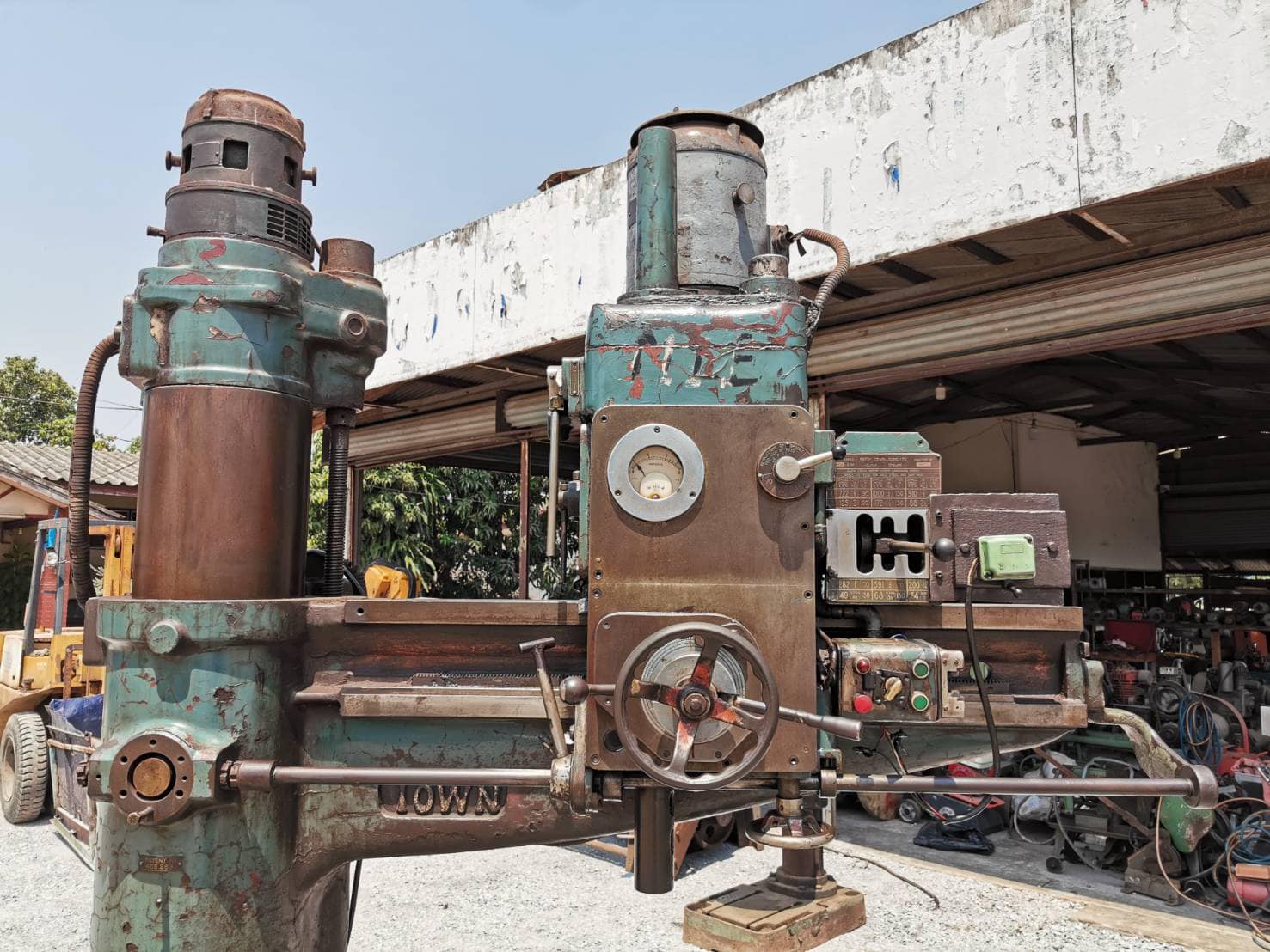 ครื่องสว่านเรเดียลงานยุโรป FRED TOWN & SONG ENGLAND แขน 1500 mm ระบบไฟ 380V