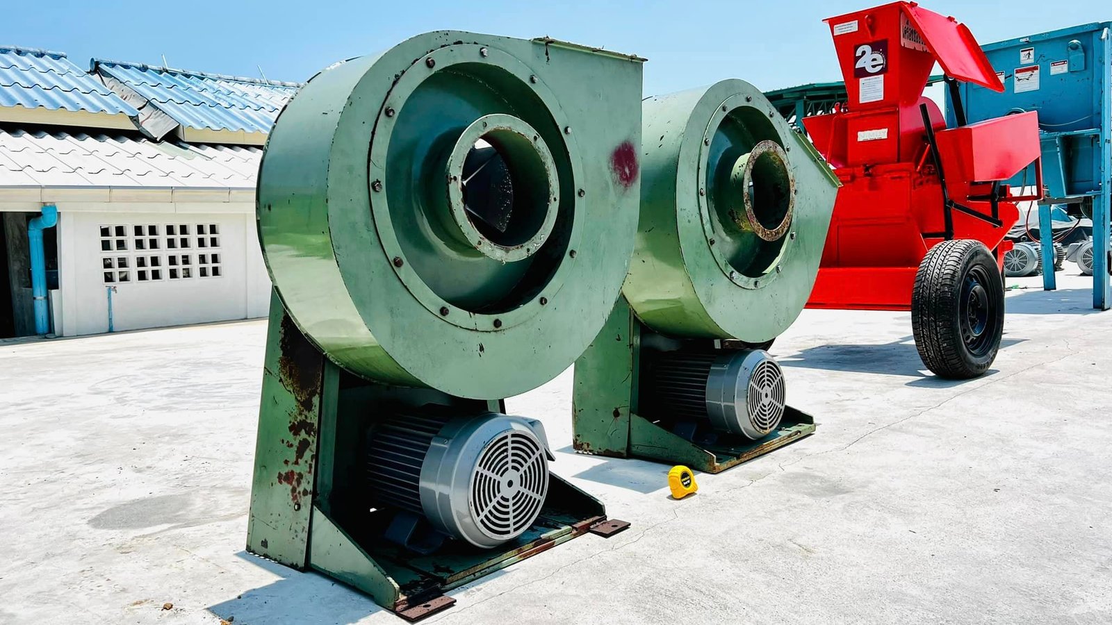โบลเวอร์ดูดเป่าระบายอากาศ ขนาด 10 HP ใบพัดตรงแบบอลูมิเนียม โต 50 cm (20”) มอเตอร์ Mitsubishi 10 HP 380V โบลเวอร์ดูดเป่าระบายอากาศ ขนาด 10 HP ใบพัดตรงแบบอลูมิเนียม โต 50 cm (20”) มอเตอร์ Mitsubishi 10 HP 380V