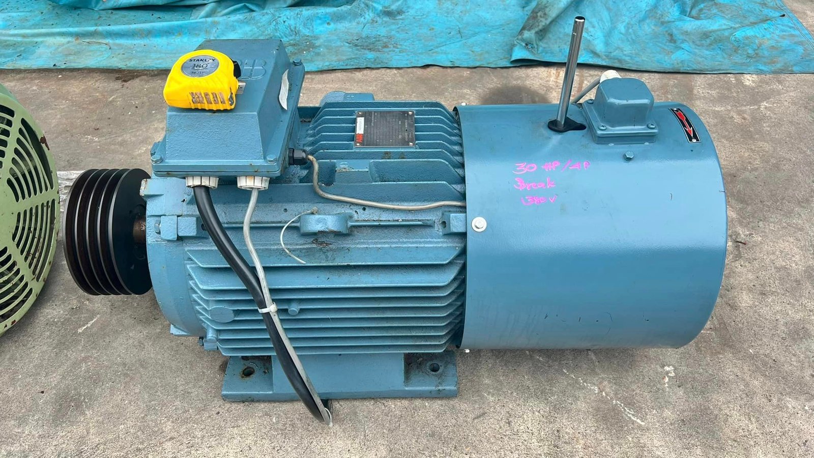 มอเตอร์ไฟฟ้ากำลัง ขนาด 30 HP 4 P380Vเข้ามา 2 ตัว มอเตอร์ไฟฟ้ากำลัง ขนาด 30 HP 4 P380Vเข้ามา 2 ตัว