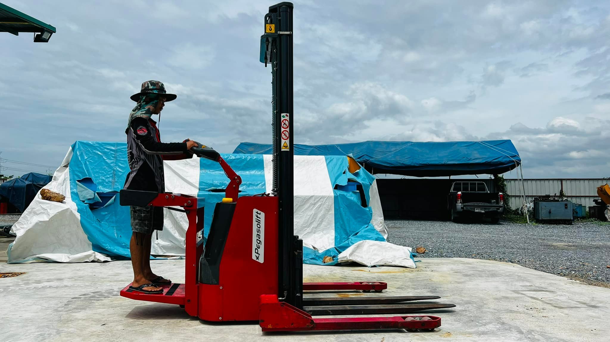 แฮนด์ลิฟท์ไฟฟ้าของอิตาลี่ PEGASOLIFT ITALY โหลดน้ำหนัก 1300 kg ยกสูง 3600 mm