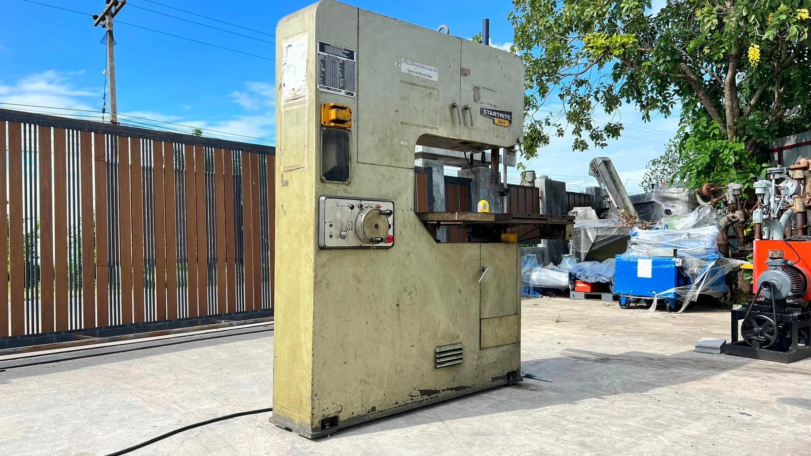 เครื่องเลื่อยสายพานแนวตั้ง(VERTICAL_BAND_SAW) STARTRITE ENGLAND 1-4"- 4" ขนาดใหญ่มีระบบต่อใบเลื่อยใน เครื่องเลื่อยสายพานแนวตั้ง(VERTICAL_BAND_SAW) STARTRITE ENGLAND 1-4"- 4" ขนาดใหญ่มีระบบต่อใบเลื่อยใน