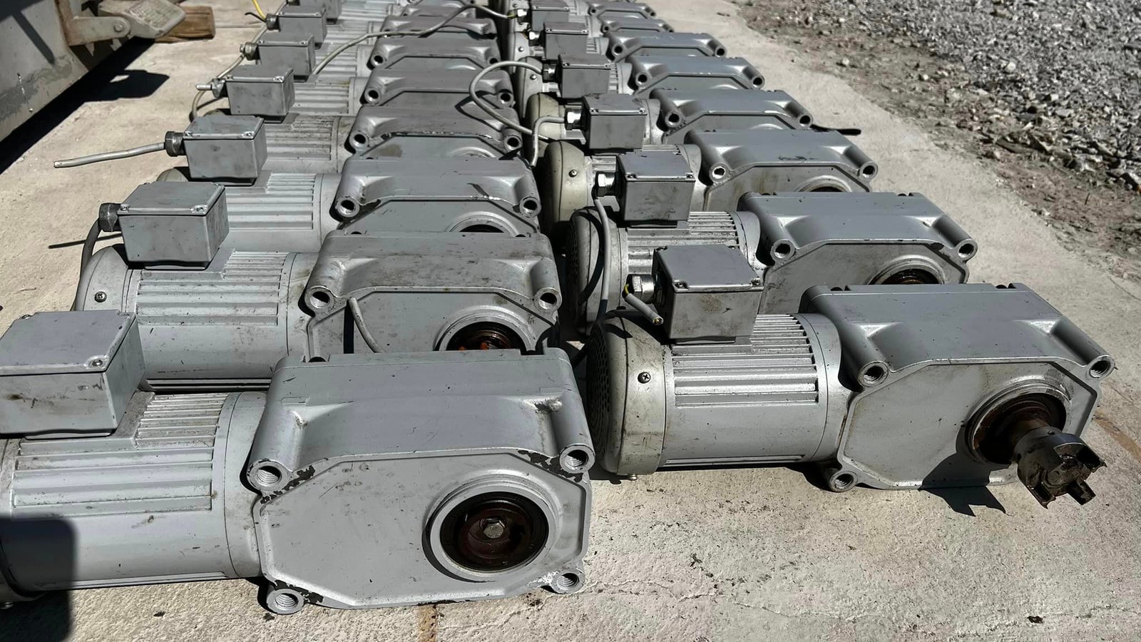 มอเตอร์เกียร์ทดกำลังญี่ปุ่น GTR GEAR JAPAN ขนาด 1-2 HP อัตราทด 1:30 1:40 1:80 1:100 ระบบไฟ 380V
