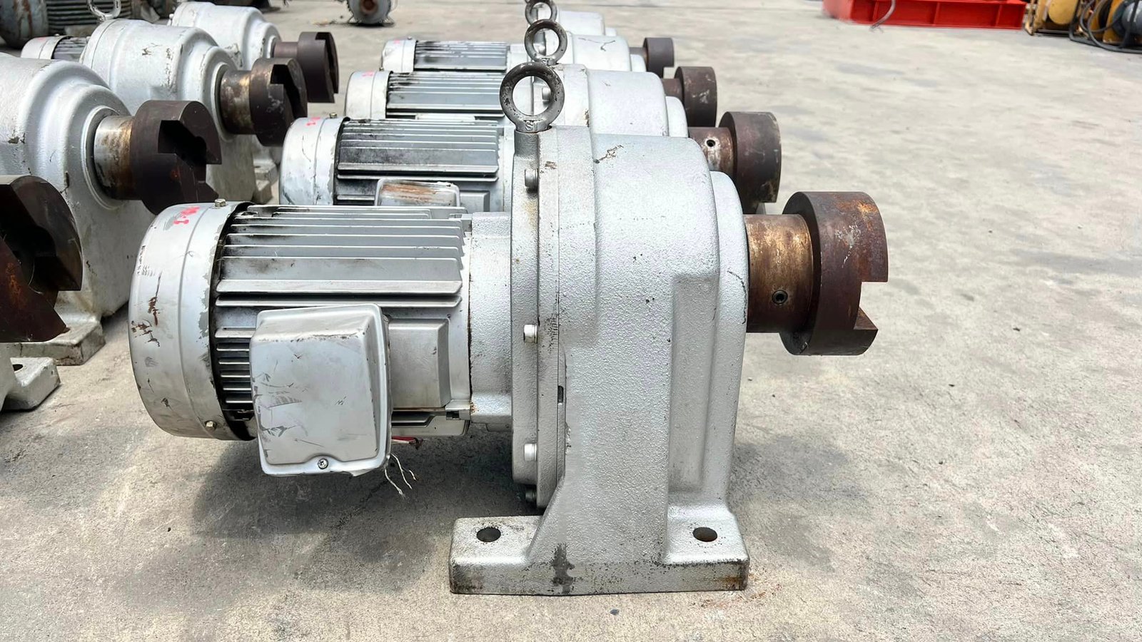 มอเตอร์เกียร์ทดกำลัง F U J I . JAPAN ขนาด 3 HP 1:60 (25 rpm) 380V มอเตอร์เกียร์ทดกำลัง F U J I . JAPAN ขนาด 3 HP 1:60 (25 rpm) 380V