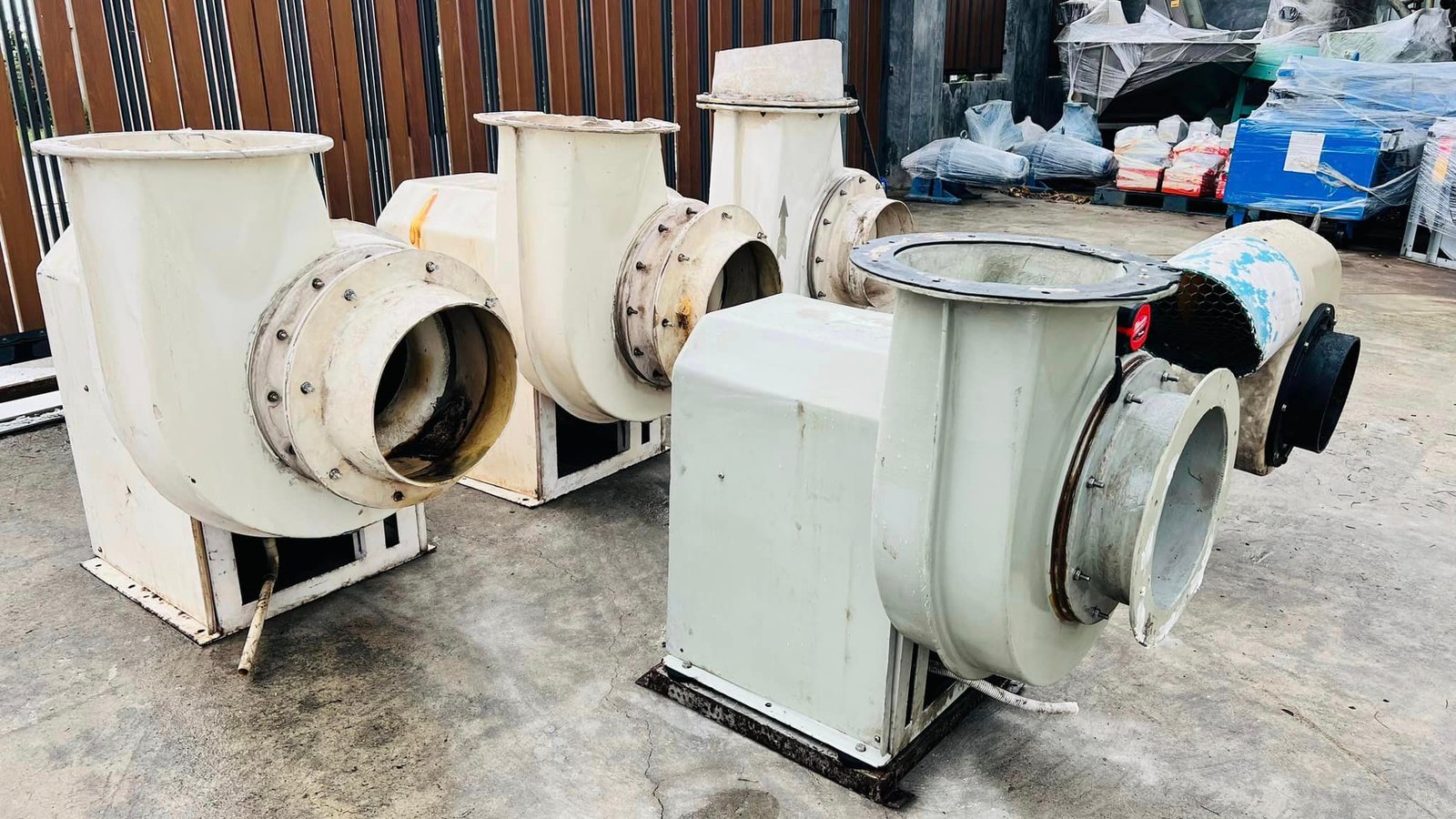 พัดลมโบลเวอร์แบบไฟเบอร์กลาส FRP CENTIFUGAL FAN พัดลมอุตสาหกรรมงานเคมีพิเศษเฉพาะ วัสดุไฟเบอร์กลาส ใช้ในการบำบัดอากาศ ทนต่อการกัดกร่อนจาก ไอกรด-ด่าง ไอสารเคมี 380V พัดลมโบลเวอร์แบบไฟเบอร์กลาส FRP CENTIFUGAL FAN พัดลมอุตสาหกรรมงานเคมีพิเศษเฉพาะ วัสดุไฟเบอร์กลาส ใช้ในการบำบัดอากาศ ทนต่อการกัดกร่อนจาก ไอกรด-ด่าง ไอสารเคมี 380V