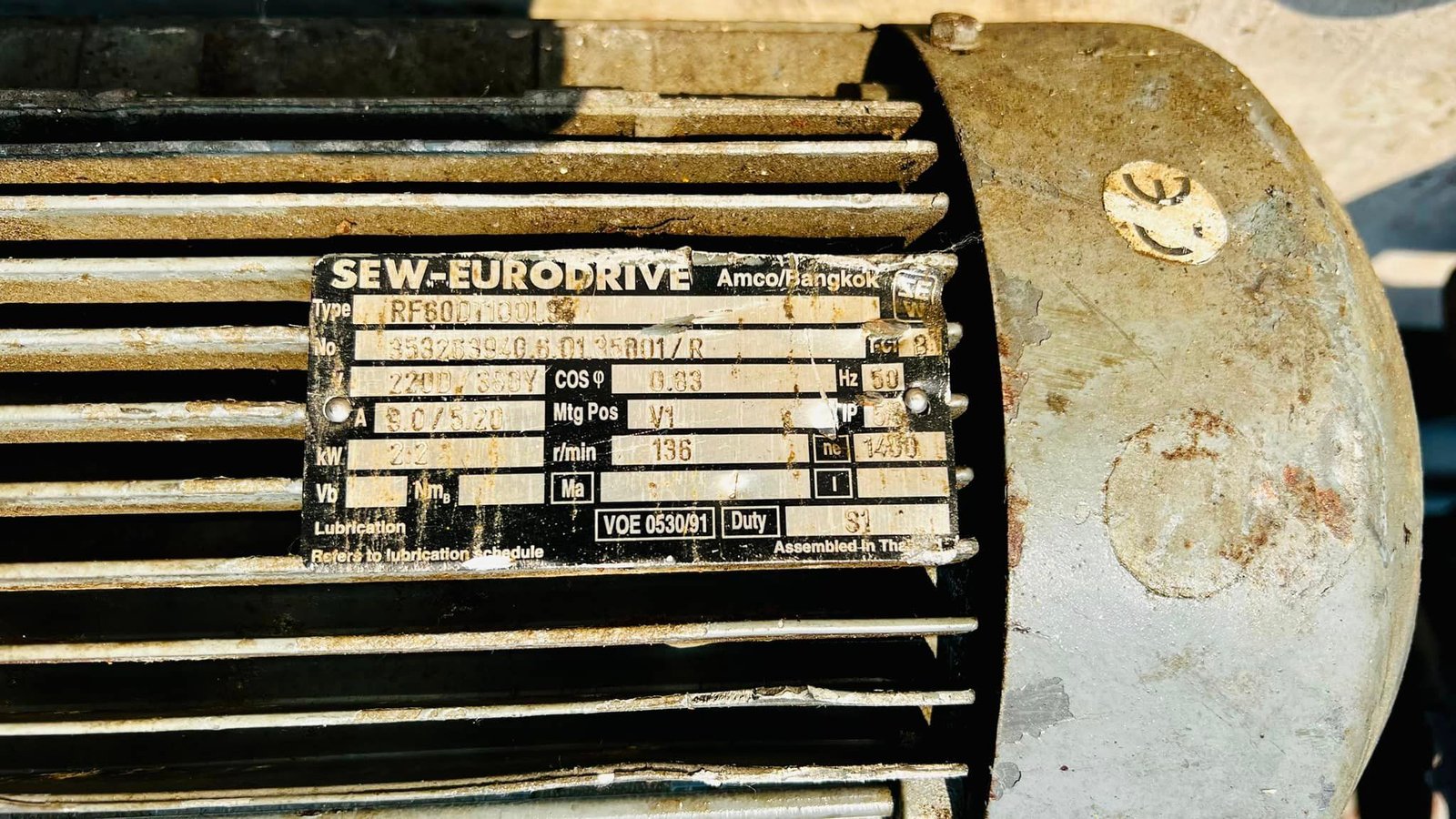 มอเตอร์เกียร์ทดกำลัง SEW Eurodrive ขนาด 3 HP อัตราทด 1 : 10 (136 rpm) ระบบไฟ 380V