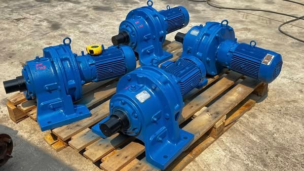 มอเตอร์เกียร์ทดกำลังญี่ปุ่นSUMITOMO JAPANขนาด 2 HP อัตราทด 1 : 165 ( 8 rpm ) เพลาออกโต 60 mm 380V