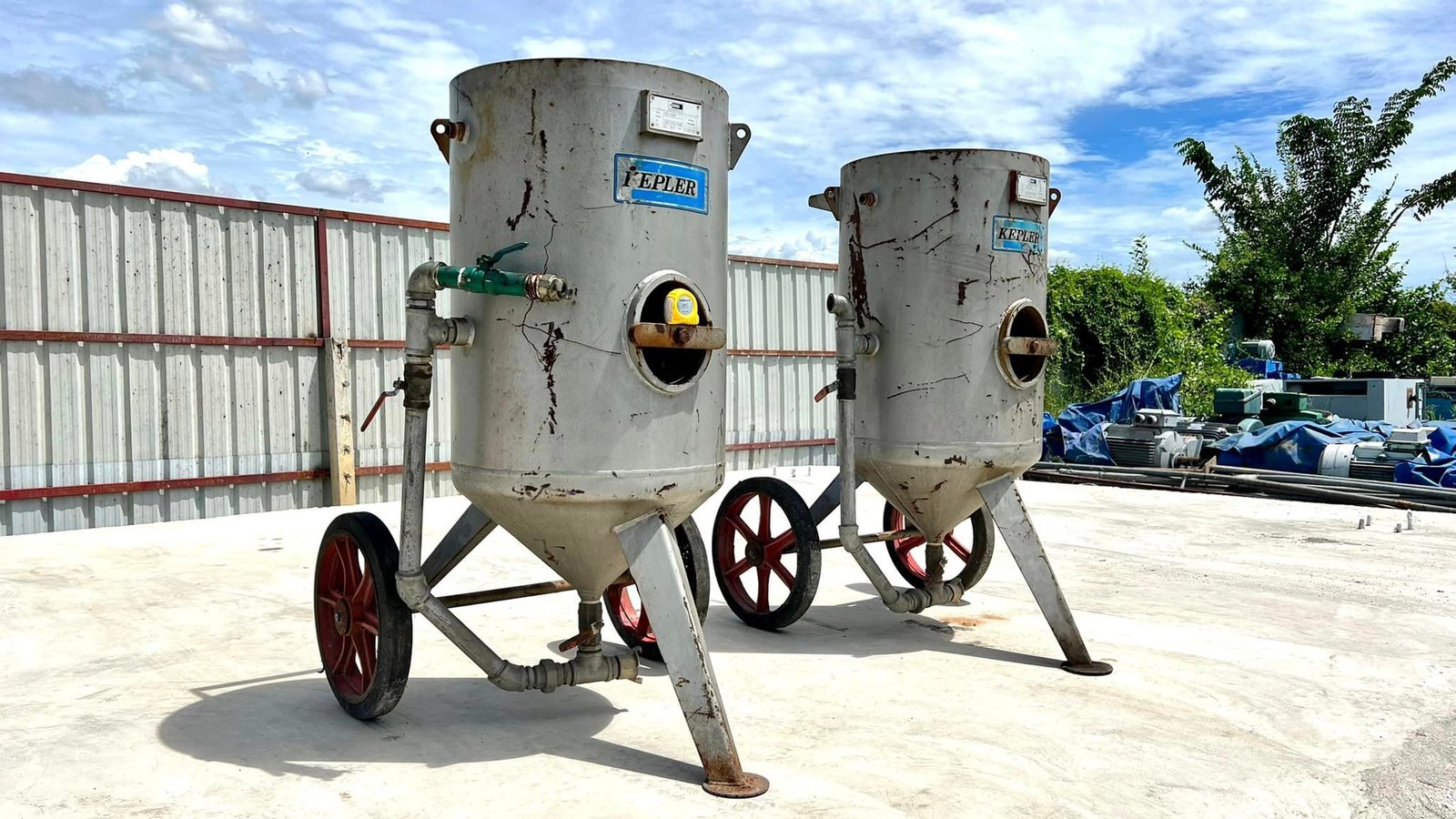 ถังยิงทรายกลางแจ้ง KEPLER รุ่น PP-600 AIR 200 CFM 7 Bar อุปกรณ์มีมาตามรูปภาพประกอบ