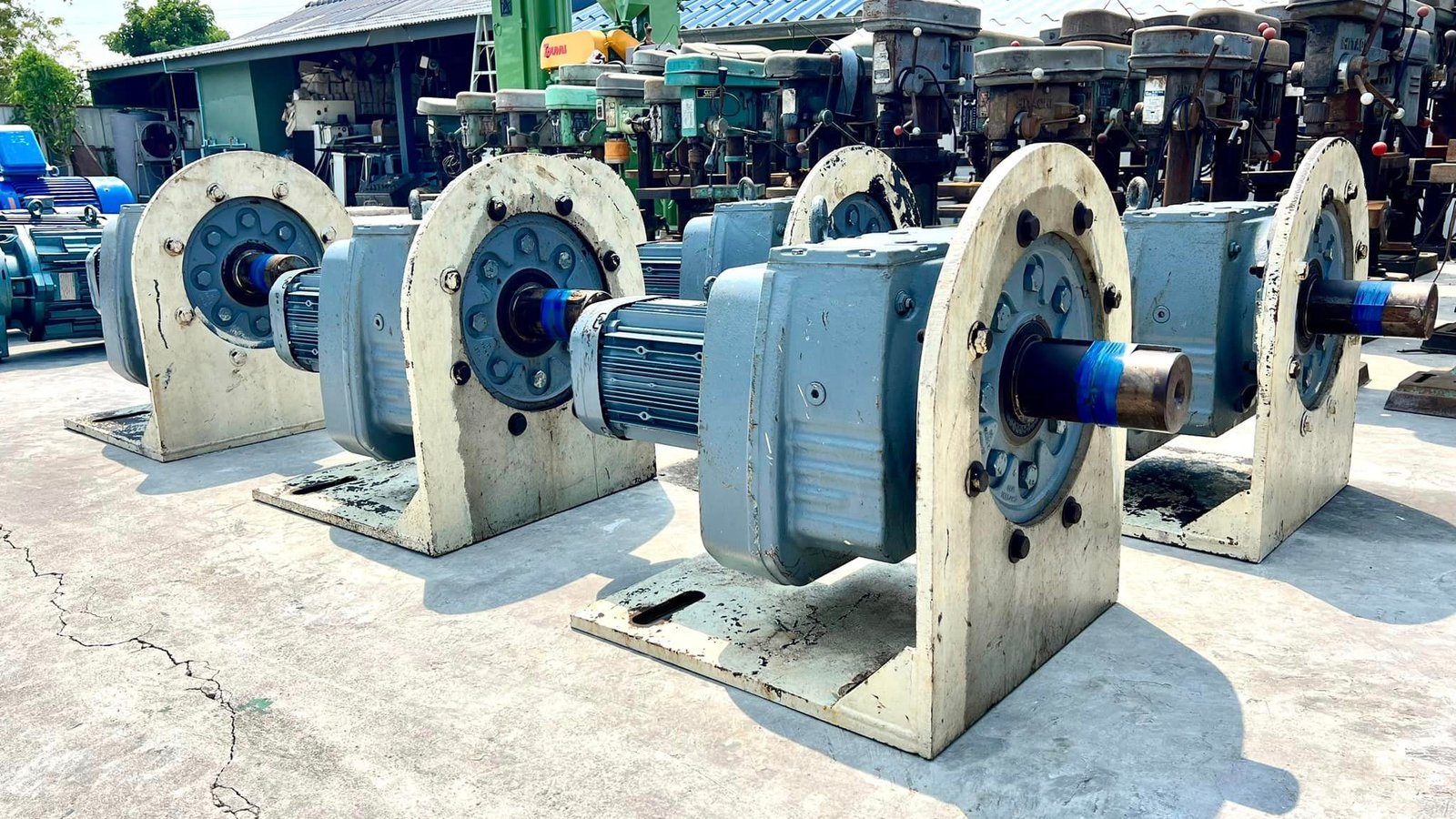 มอเตอร์เกียร์ทดกำลัง SEW EURODRIVE ขนาด 7.5 HP 1 : 82 ( 18 rpm ) 380V