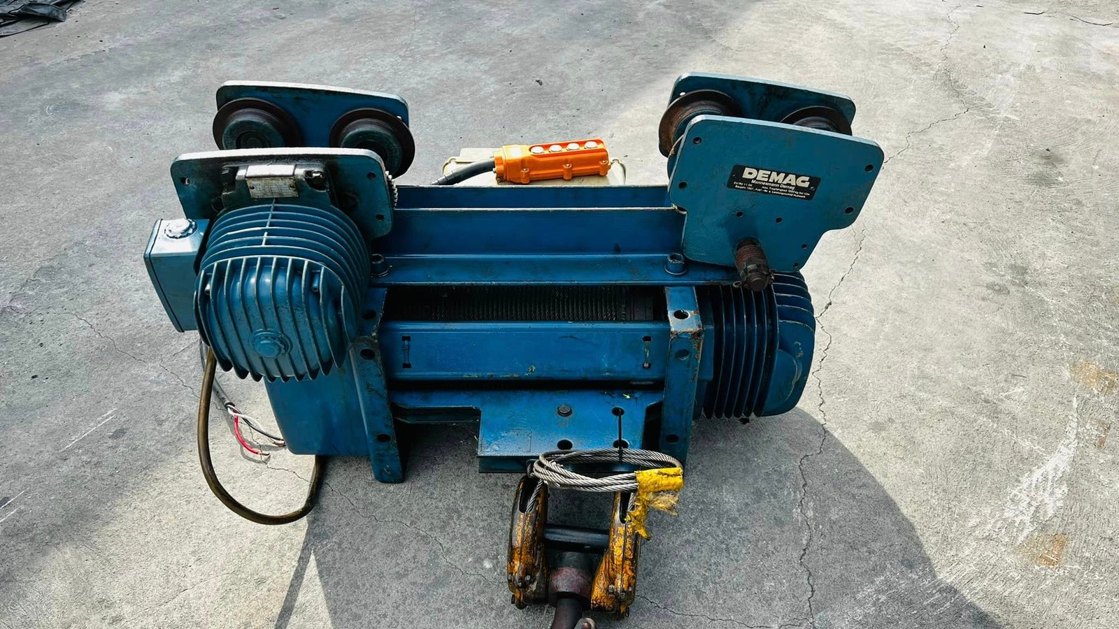 รอกสลิงไฟฟ้าเยอรมัน DEMAG GERMANY ขนาด 1600 kg 4 ทิศทาง สลิงยาว 8 m ระบบไฟ 380V รอกสลิงไฟฟ้าเยอรมัน DEMAG GERMANY ขนาด 1600 kg 4 ทิศทาง สลิงยาว 8 m ระบบไฟ 380V