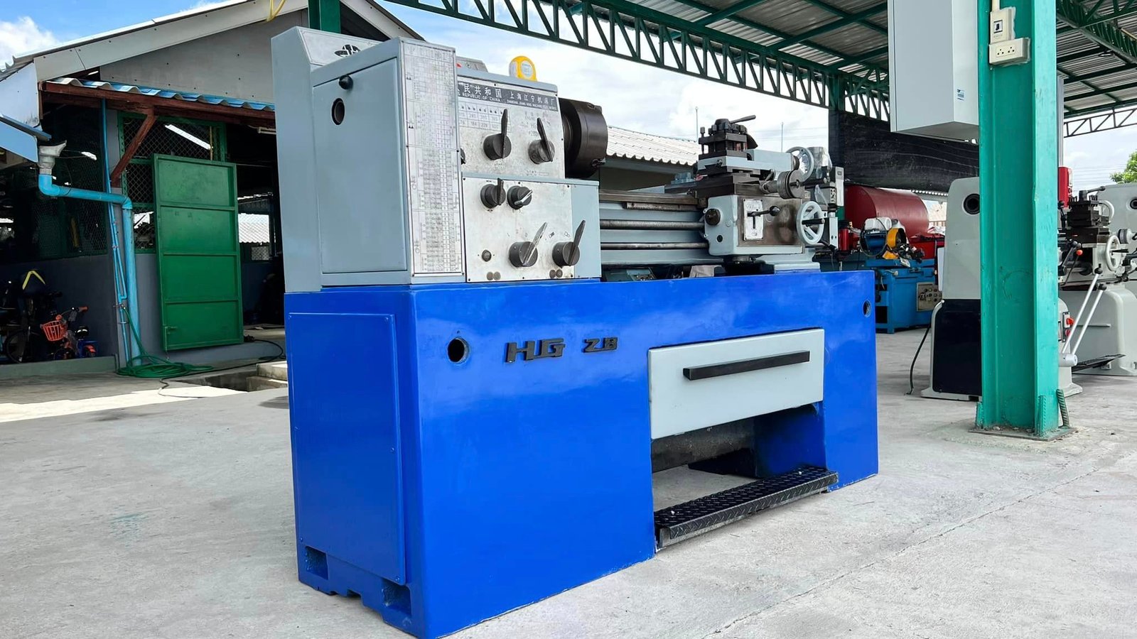 เครื่องกลึงจีน SHANGHAI JIANG NING Model HG 28  ขนาด 5 ฟุต 280x750 เบรค  รูผ่าน 1.5"  ระบบไฟ 380V