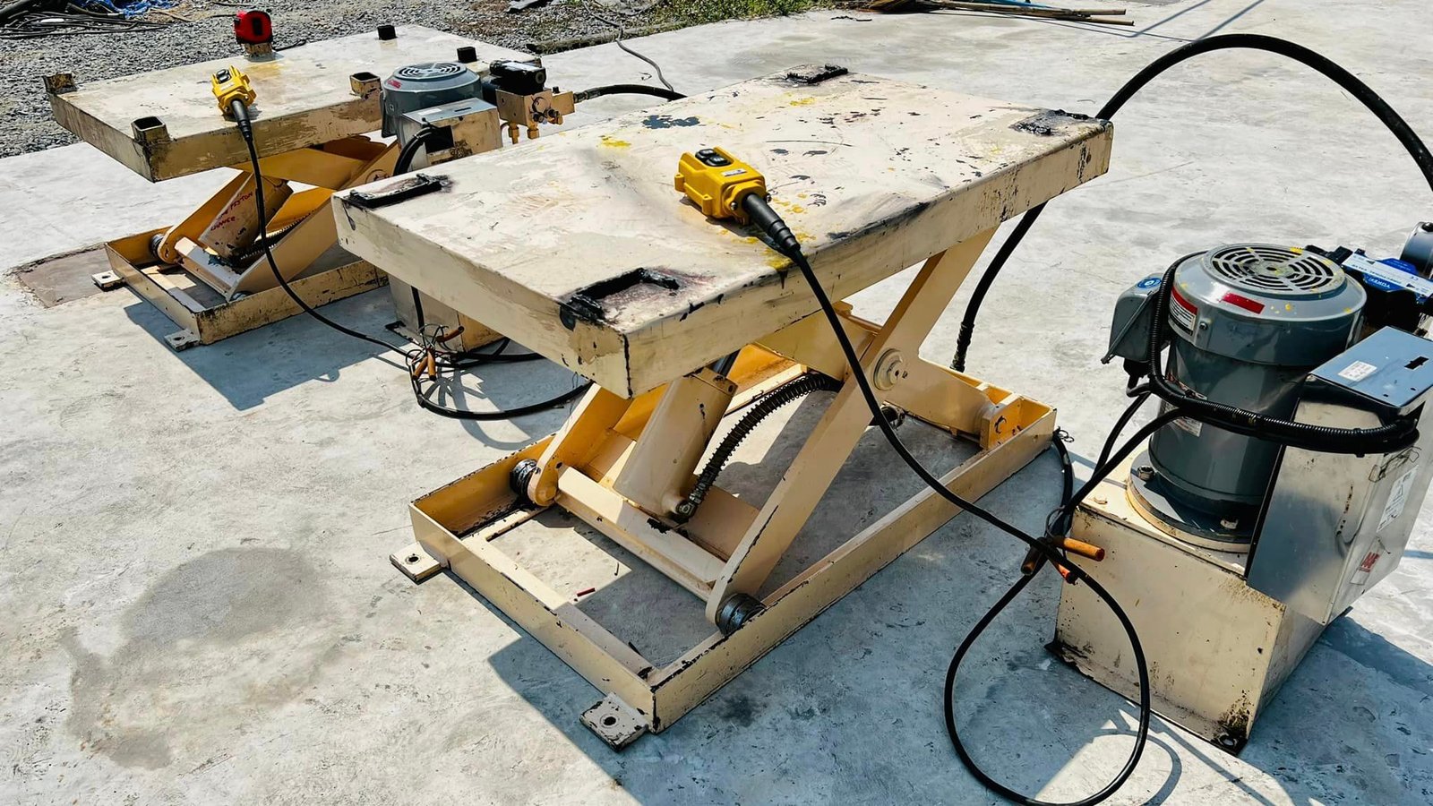 เอ็กลิฟท์ขนส่งสินค้า(X-LIFT) ขนาดเล็ก โหลดน้ำหนัก 500 kg ถาดโหลด 60 x 90 cm ยกสูง 55 cm ชุดไฮดรอลิคต