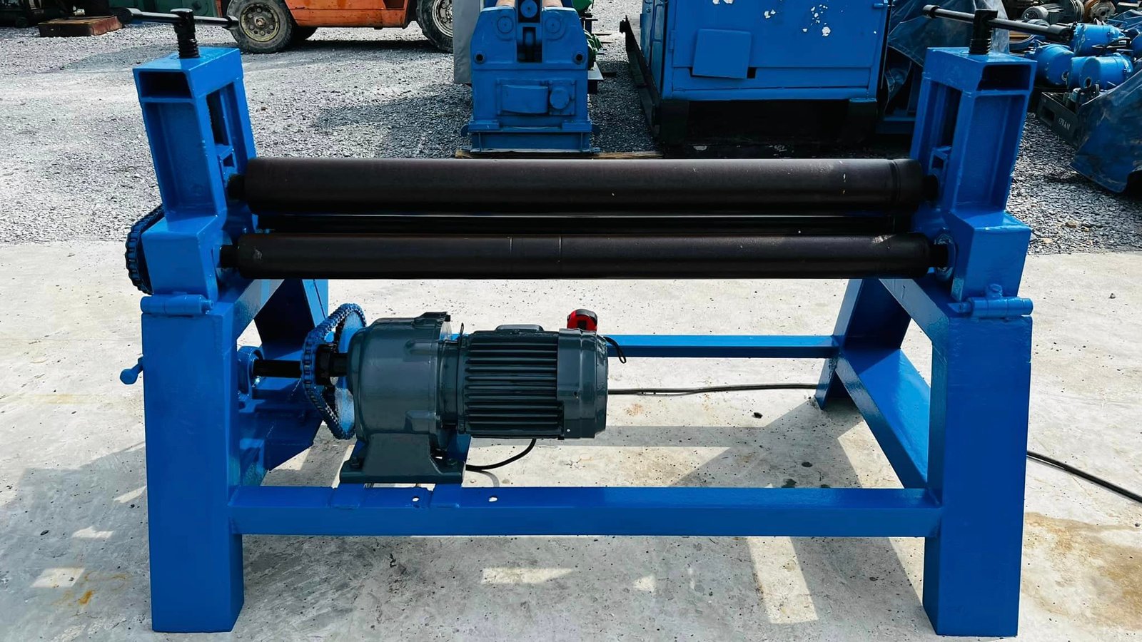 เครื่องม้วนเหล็กแผ่น ขนาดหน้ากว้าง 4 ฟุต เพลายาว 130 cm โต 4.5" ม้วนหนา 4 mm ระบบไฟ 380V