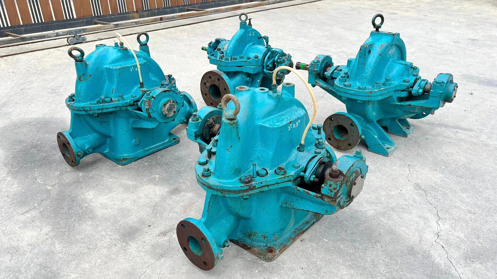 เหลือ 2 ตัว 
หัวปั้มน้ำสปริทเคส(SplitcasePump) ของใหม่เก็บสแปยังไม่ได้ใช้งาน  เข้ามา 4 ตัว
