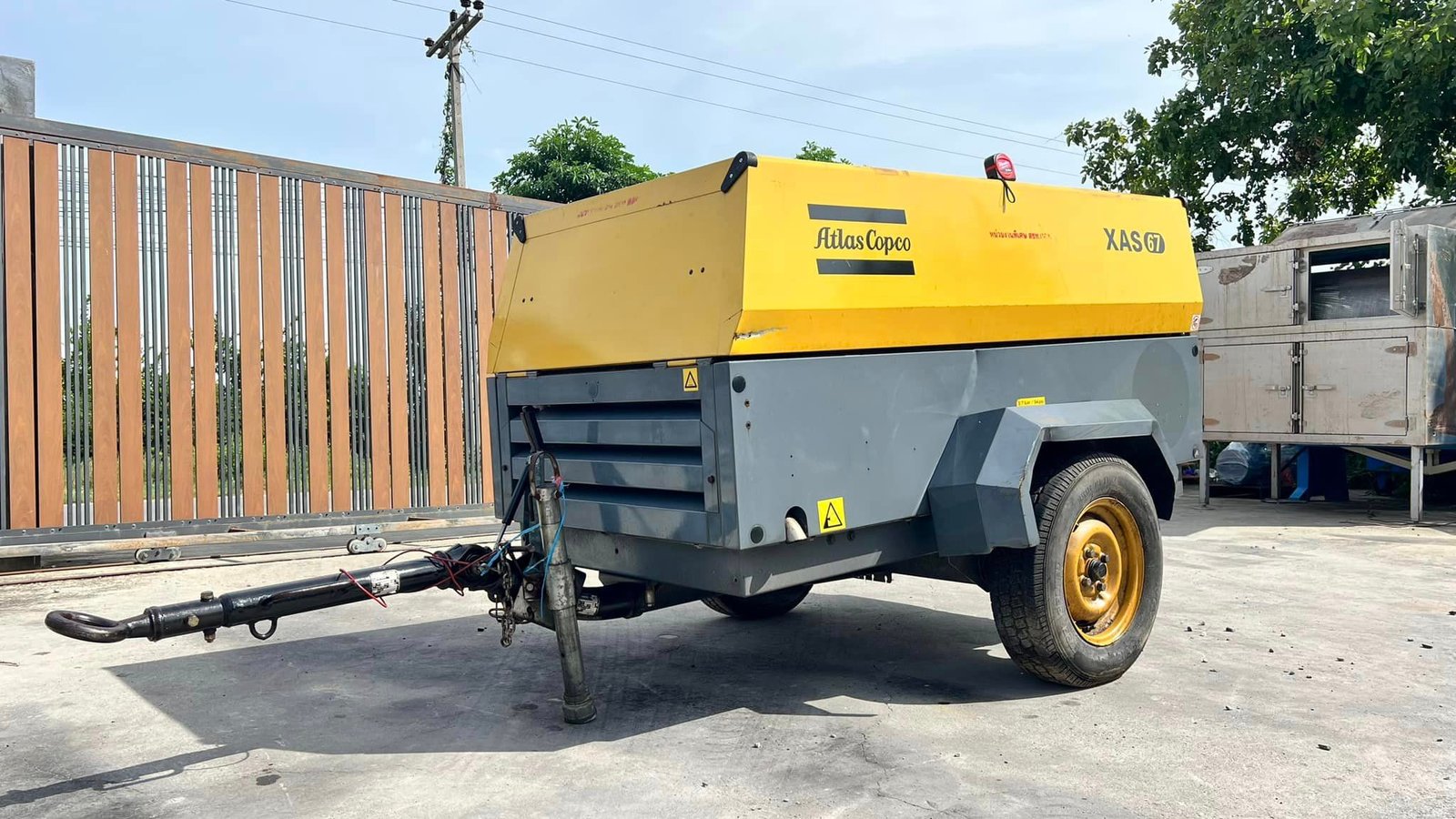 เครื่องปั้มลมสนาม ATLAS COPCO รุ่น XAS67DD เครื่องยนต์ DEUTZ GERMANY ดีเซล เครื่องปั้มลมสนาม ATLAS COPCO รุ่น XAS67DD เครื่องยนต์ DEUTZ GERMANY ดีเซล