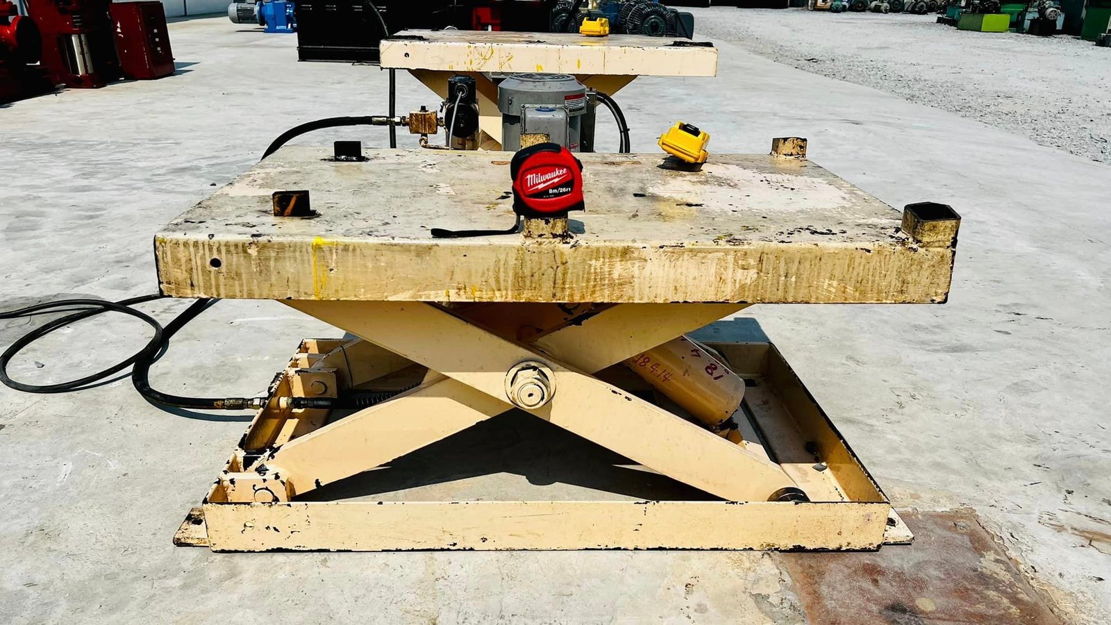 เอ็กลิฟท์ขนส่งสินค้า(X-LIFT) ขนาดเล็ก โหลดน้ำหนัก 500 kg ถาดโหลด 60 x 90 cm ยกสูง 55 cm ชุดไฮดรอลิคต