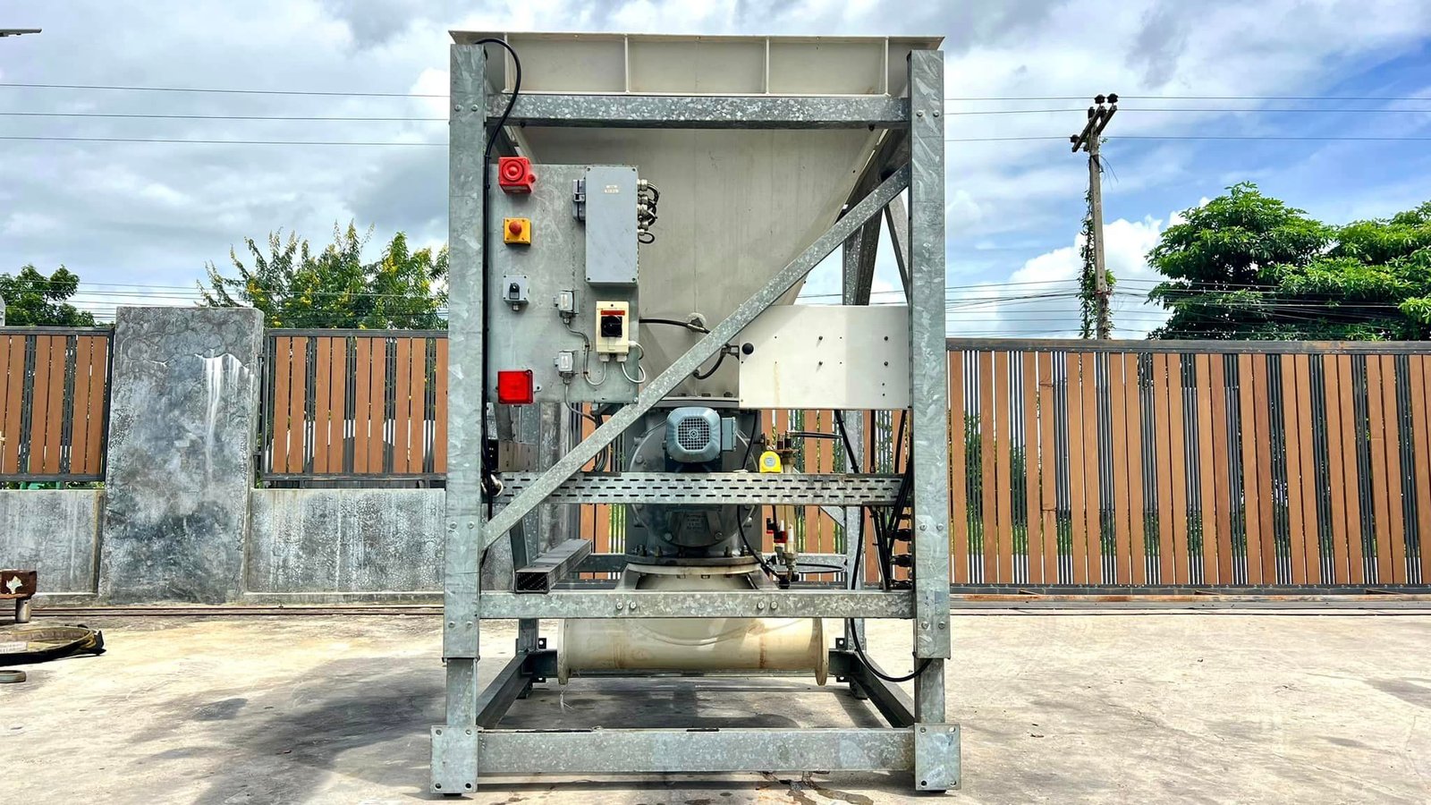 ของใหม่เก่าเก็บ แอล็อคสเตนเลส(RotaryValve) REIMELT GERMANYขนาด 16” เกียร์ขับ SEW Eurodrive 2 HP ของใหม่เก่าเก็บ แอล็อคสเตนเลส(RotaryValve) REIMELT GERMANYขนาด 16” เกียร์ขับ SEW Eurodrive 2 HP