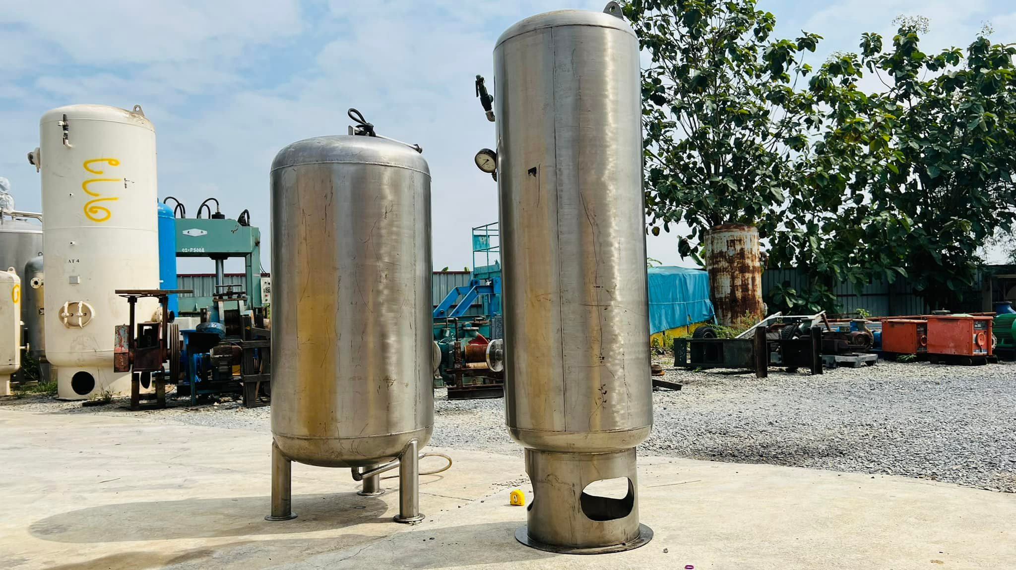ถังพักลมและถังน้ำแบบสเตนเลส ขนาดความจุ 500 Litr สภาพสวย มี 2 ใบ ถังพักลมและถังน้ำแบบสเตนเลส ขนาดความจุ 500 Litr สภาพสวย มี 2 ใบ