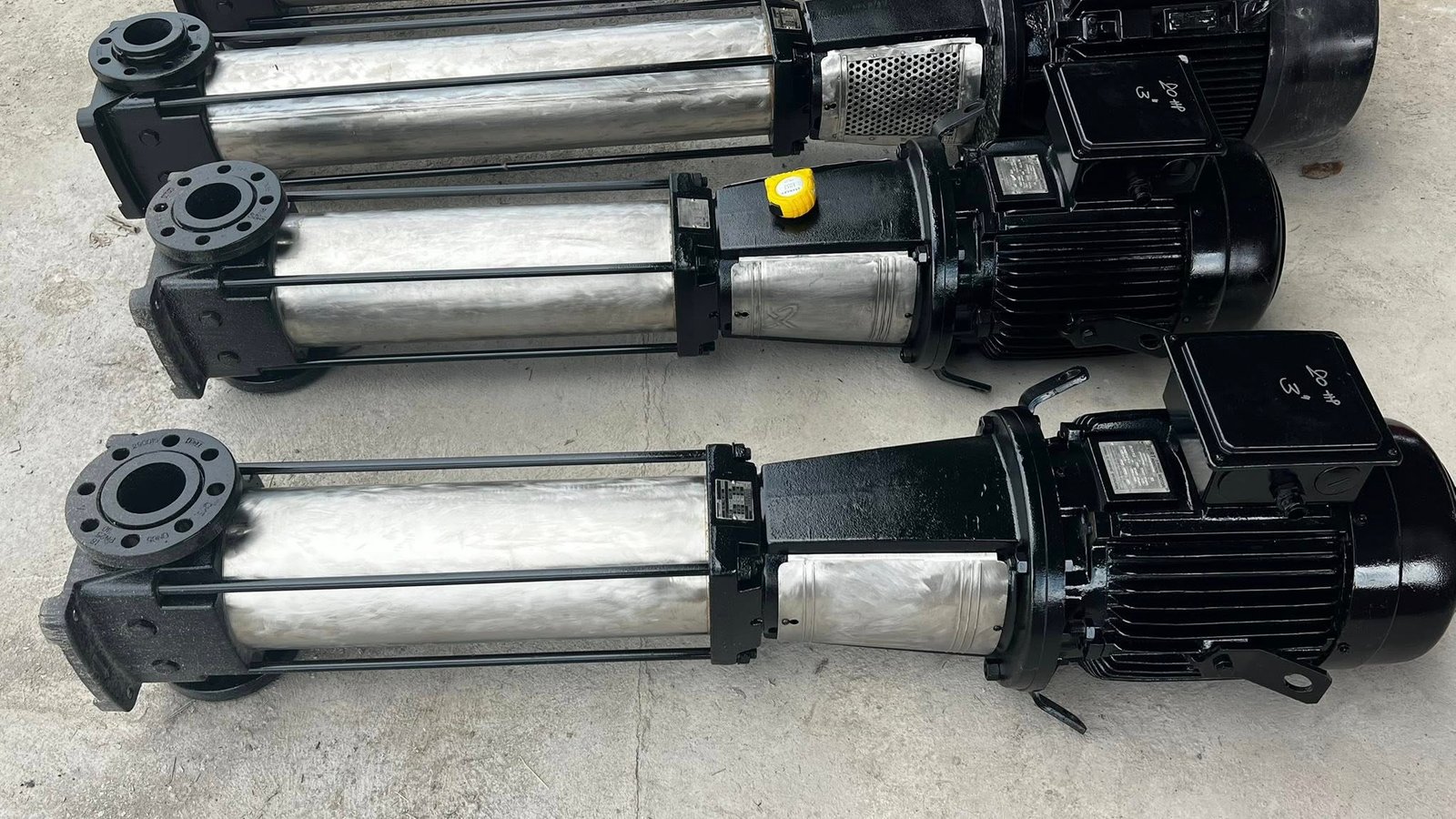 ปั้มตั้งกรุนด์ฟอสมัลติจสเตทGRUNDFOS 380V เข้ามา 4 ตัว ปั้มตั้งกรุนด์ฟอสมัลติจสเตทGRUNDFOS 380V เข้ามา 4 ตัว