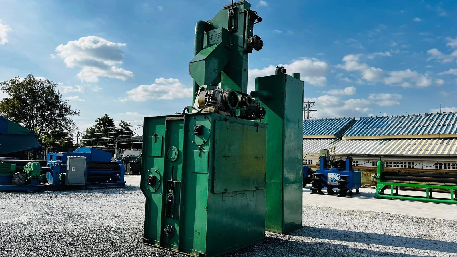 เครื่องยิงทรายแบบสายพานกลิ้ง(Shot_Blasting) ขนาดห้อง 80 x 80 cm เครื่องยิงทรายแบบสายพานกลิ้ง(Shot_Blasting) ขนาดห้อง 80 x 80 cm