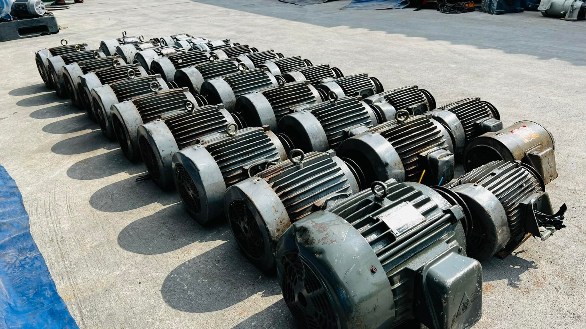 มอเตอร์ไฟฟ้า HITACHI MITSUBISHI ขนาด 2 และ 5 HP 4 POLE 1440 RPM 380V