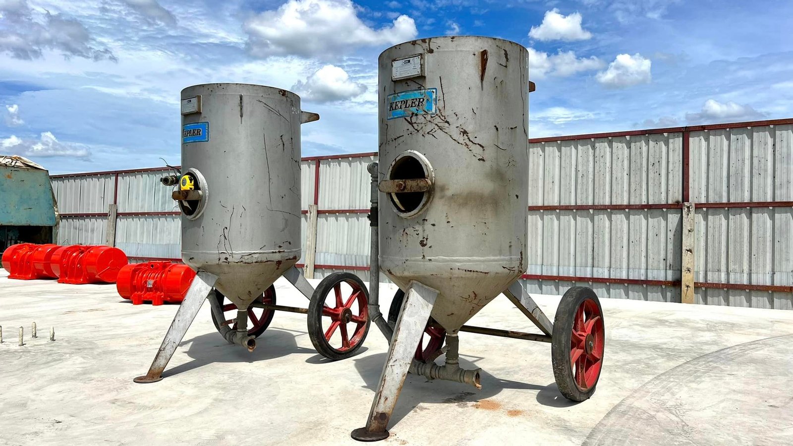 ถังยิงทรายกลางแจ้ง KEPLER รุ่น PP-600 AIR 200 CFM 7 Bar อุปกรณ์มีมาตามรูปภาพประกอบ
