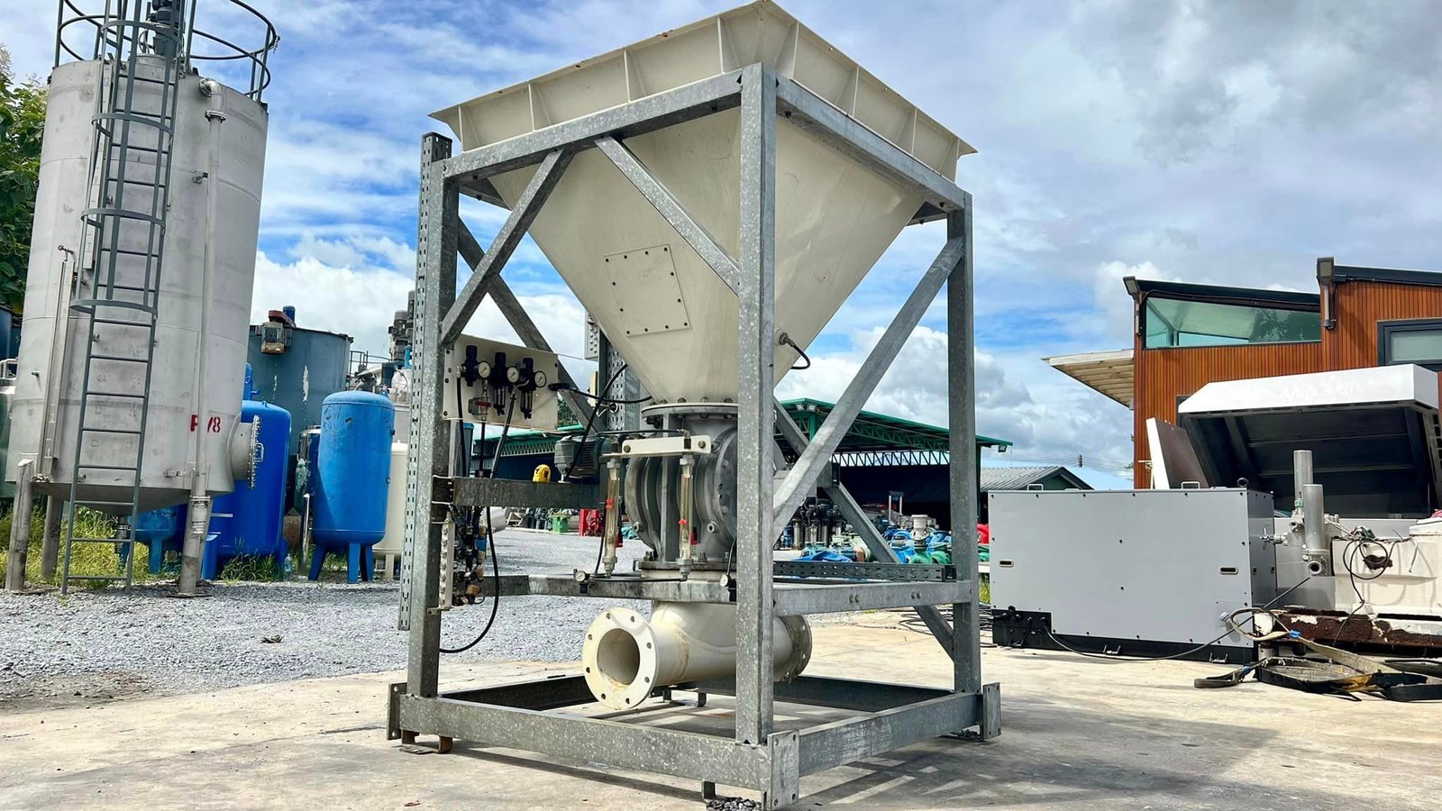 ของใหม่เก่าเก็บ แอล็อคสเตนเลส(RotaryValve) REIMELT GERMANYขนาด 16” เกียร์ขับ SEW Eurodrive 2 HP ของใหม่เก่าเก็บ แอล็อคสเตนเลส(RotaryValve) REIMELT GERMANYขนาด 16” เกียร์ขับ SEW Eurodrive 2 HP