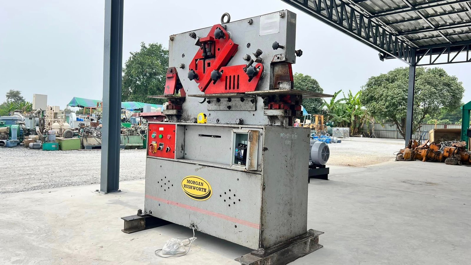 เครื่องตัดเหล็กอเนกประสงค์UNIVERSAL MORGAN ENGLAND Hydrulic Press : 45 ton 4-6 mm ตัดแผ่น ฉาก บาก กล เครื่องตัดเหล็กอเนกประสงค์UNIVERSAL MORGAN ENGLAND Hydrulic Press : 45 ton 4-6 mm ตัดแผ่น ฉาก บาก กล