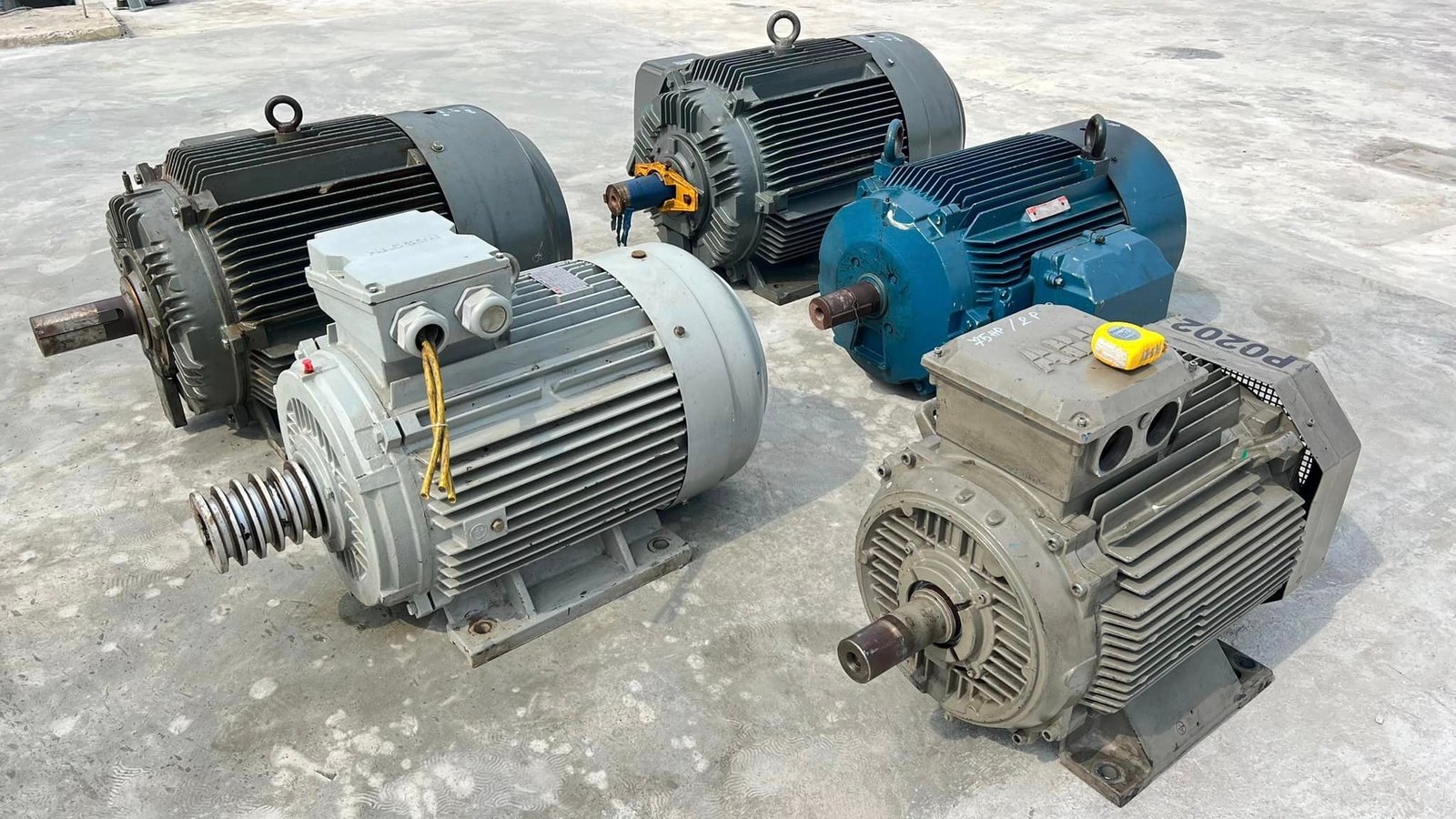 เหลือ 3 ตัว  มอเตอร์ไฟฟ้ากำลัง ขนาด 75 HP รอบการทำงาน 2 P 4 P 6 P ระบบไฟ380V