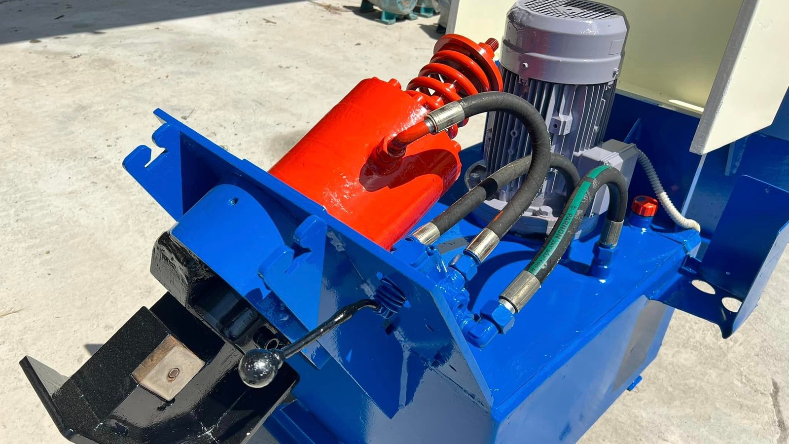 เครื่องตัดเหล็กเส้นไซด์ก่อสร้าง งานยุโรปอิตาลี่ ระบบไฮดรอลิค ตัด 32 มม. 380V เข้ามา 2 ตัว