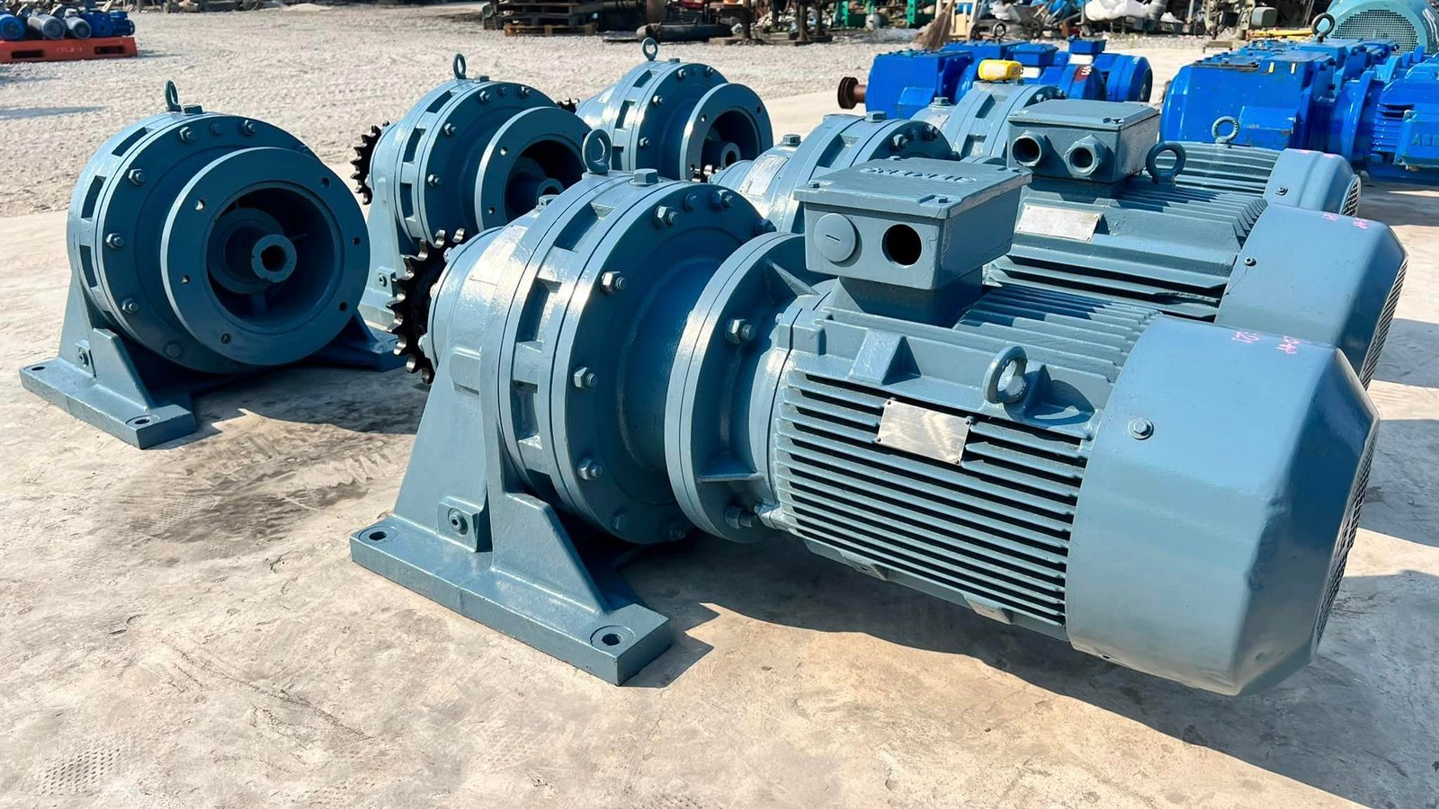 มอเตอร์เกียร์ทดกำลัง FORCE CYCLOIDAL REDUCER มีทั้งเฉพาะหัวเกียร์ และ พร้อมชุดมอเตอร์เกียร์ เพลาออกโต 90 mm  380V