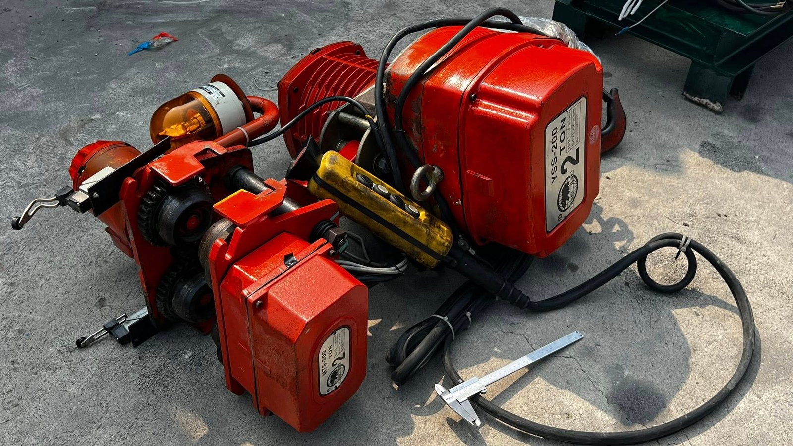 รอกโซ่รอกสลิงไฟฟ้า เข้ามา 2 ตัว380V