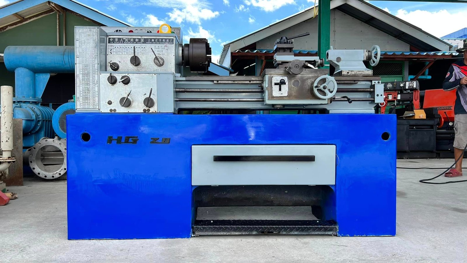 เครื่องกลึงจีน SHANGHAI JIANG NING Model HG 28  ขนาด 5 ฟุต 280x750 เบรค  รูผ่าน 1.5"  ระบบไฟ 380V