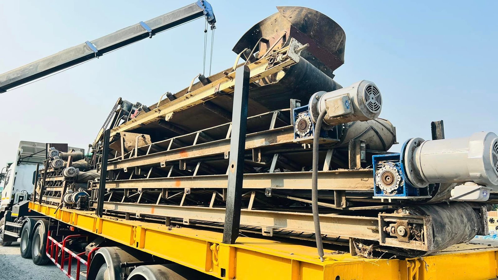 สายพานลำเลียง(CONVEYOR) ขนาดความยาว 2.2 - 5 เมตร มีเกียร์ต้นกำลังมาพร้อมทุกตัว ขนาด 2~3 HP ระบบไฟ 38 สายพานลำเลียง(CONVEYOR) ขนาดความยาว 2.2 - 5 เมตร มีเกียร์ต้นกำลังมาพร้อมทุกตัว ขนาด 2~3 HP ระบบไฟ 38