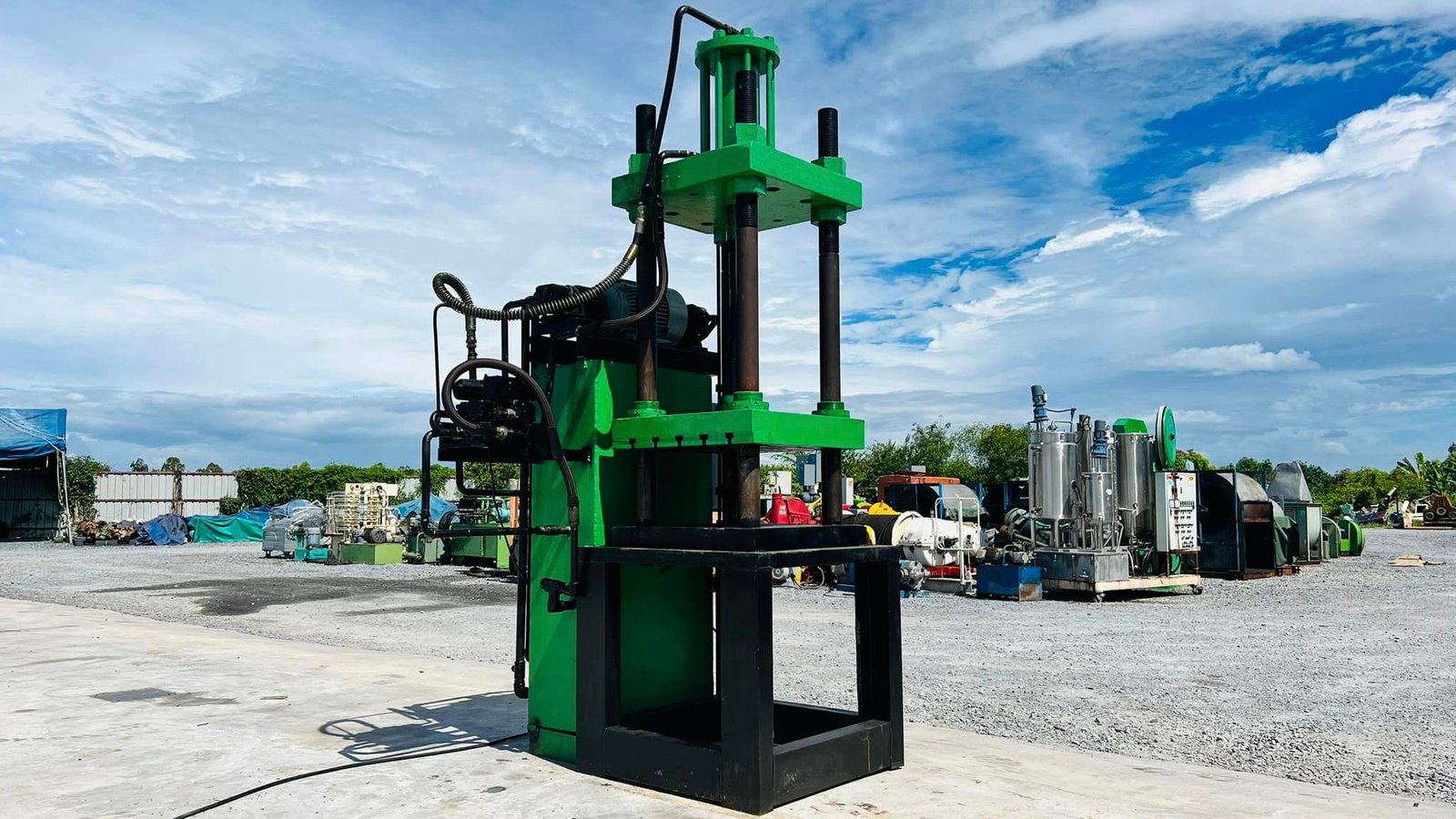 แท่นอัดไฮดรอลิคแบบ4เสา(Hydraulic_Press)ขนาด 7.5 HP แกนกลาง 3" ฐาน 67 x 67 cm  
380 พร้อมใช้งาน