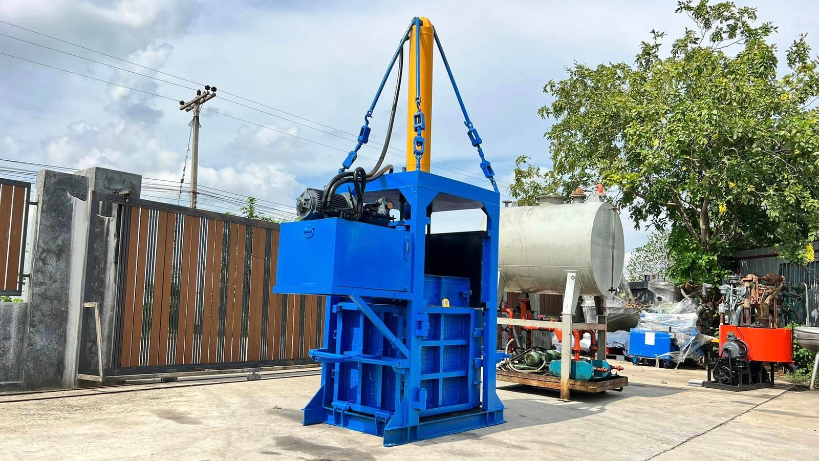 เครื่องอัดขยะอัดก้อนรีไซเคิล อัดก้อนน้ำหนักประมาน 300 kg + -   ขนาด 10 HP  380V