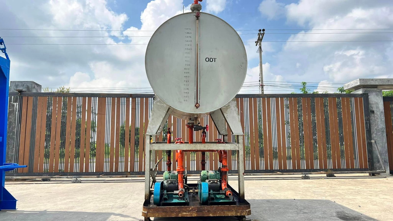 ชุดถังเก็บจ่ายน้ำมันแบบสเตนเลส วัสดุตัวถังเป็นสเตนเลส ขนาด 1500 Litr