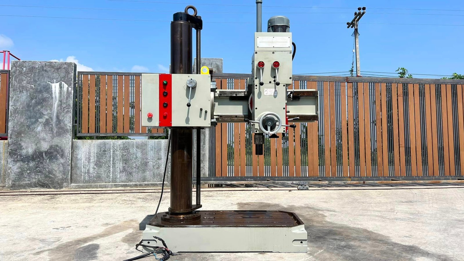 สว่านเรเดียลงานยุโรป Made in BYELARUS แขน 800 mm ออปชั่นเจาะออโต้ ฟีดขึ้นลงไฟฟ้า เอียงองศา 4 ทิศทาง 