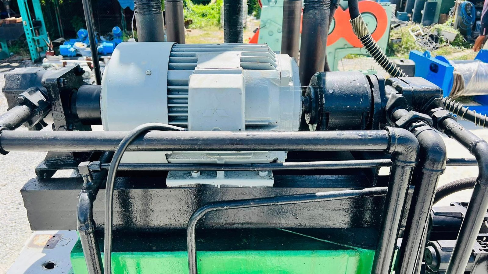 แท่นอัดไฮดรอลิคแบบ4เสา(Hydraulic_Press)ขนาด 7.5 HP แกนกลาง 3" ฐาน 67 x 67 cm  
380 พร้อมใช้งาน