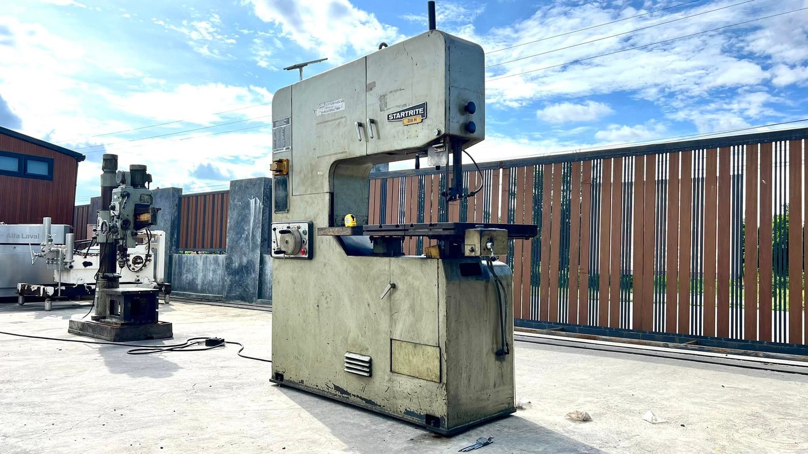 เครื่องเลื่อยสายพานแนวตั้ง(VERTICAL_BAND_SAW) STARTRITE ENGLAND 1-4"- 4" ขนาดใหญ่มีระบบต่อใบเลื่อยใน เครื่องเลื่อยสายพานแนวตั้ง(VERTICAL_BAND_SAW) STARTRITE ENGLAND 1-4"- 4" ขนาดใหญ่มีระบบต่อใบเลื่อยใน