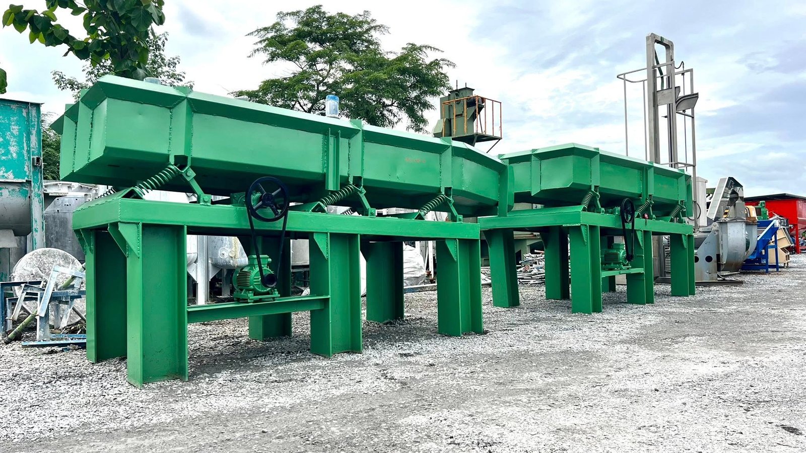 เหลือ 1 ใบ ถาดตะแกรงร่อนเขย่าขนาดใหญ่ ขนาดกระบะ 150 x 450 cm 380V มีมา 2 ตัว เหลือ 1 ใบ ถาดตะแกรงร่อนเขย่าขนาดใหญ่ ขนาดกระบะ 150 x 450 cm 380V มีมา 2 ตัว