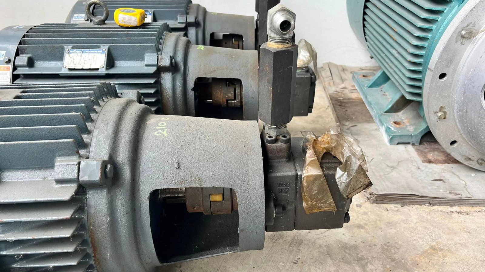 ชุดมอเตอร์ปั้มน้ำมันไฮดรอลิค(VANE_PUMP) YUKEN PUMP  Press : 210 bar  มอเตอร์ 30 HP 380V สภาพสวยพร้อมใช้ เข้ามา 3 ตัว
