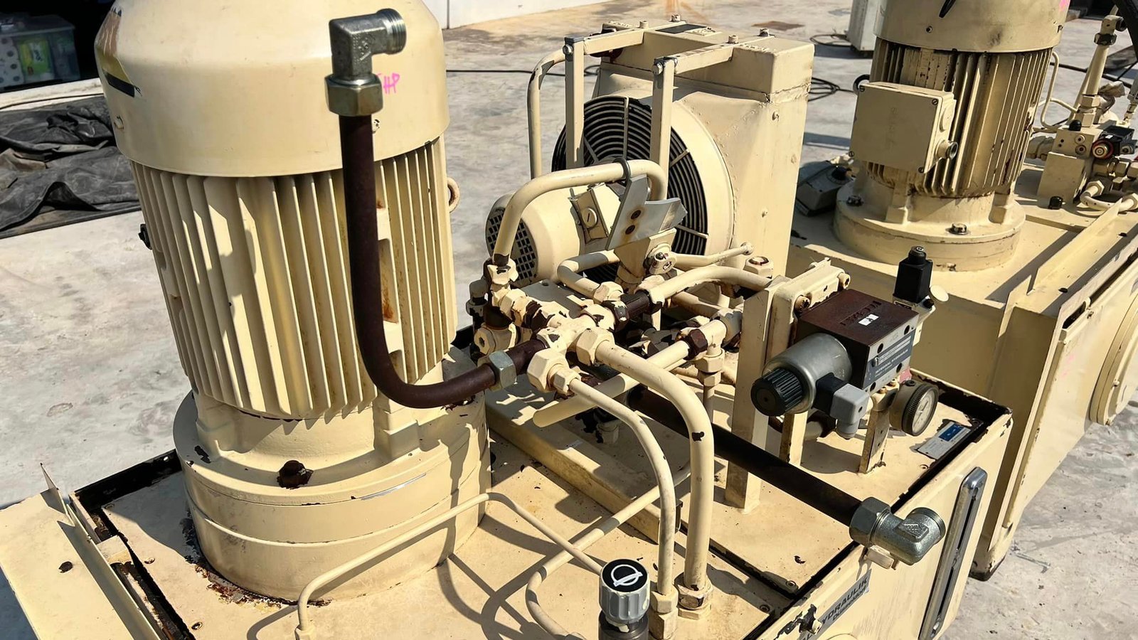 ชุดต้นกำลังปั้มน้ำมันไฮดรอลิค(PowerUnit) งานยุโรป Siemens ขนาด 15 HP ถังบรรจุ 250 Litr. Press : 150- ชุดต้นกำลังปั้มน้ำมันไฮดรอลิค(PowerUnit) งานยุโรป Siemens ขนาด 15 HP ถังบรรจุ 250 Litr. Press : 150-