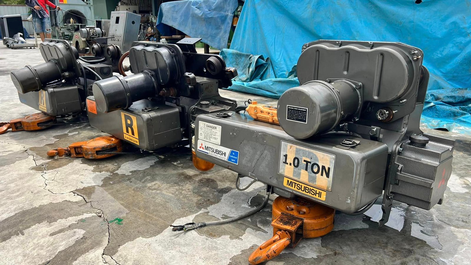 รอกสลิงไฟฟ้าญี่ปุ่นMitsubishi JAPAN Type : R-1-LK3 ขนาด 1 ton (1000 kg) สลิงยาว 6 m  4 ทิศทาง 380V