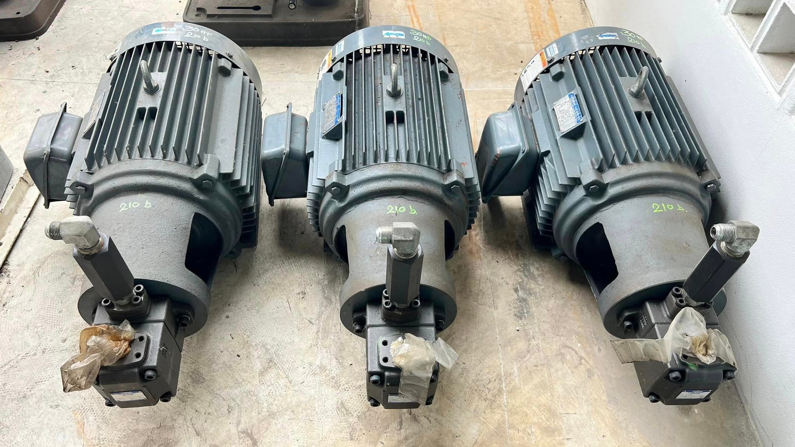 ชุดมอเตอร์ปั้มน้ำมันไฮดรอลิค(VANE_PUMP) YUKEN PUMP  Press : 210 bar  มอเตอร์ 30 HP 380V สภาพสวยพร้อมใช้ เข้ามา 3 ตัว