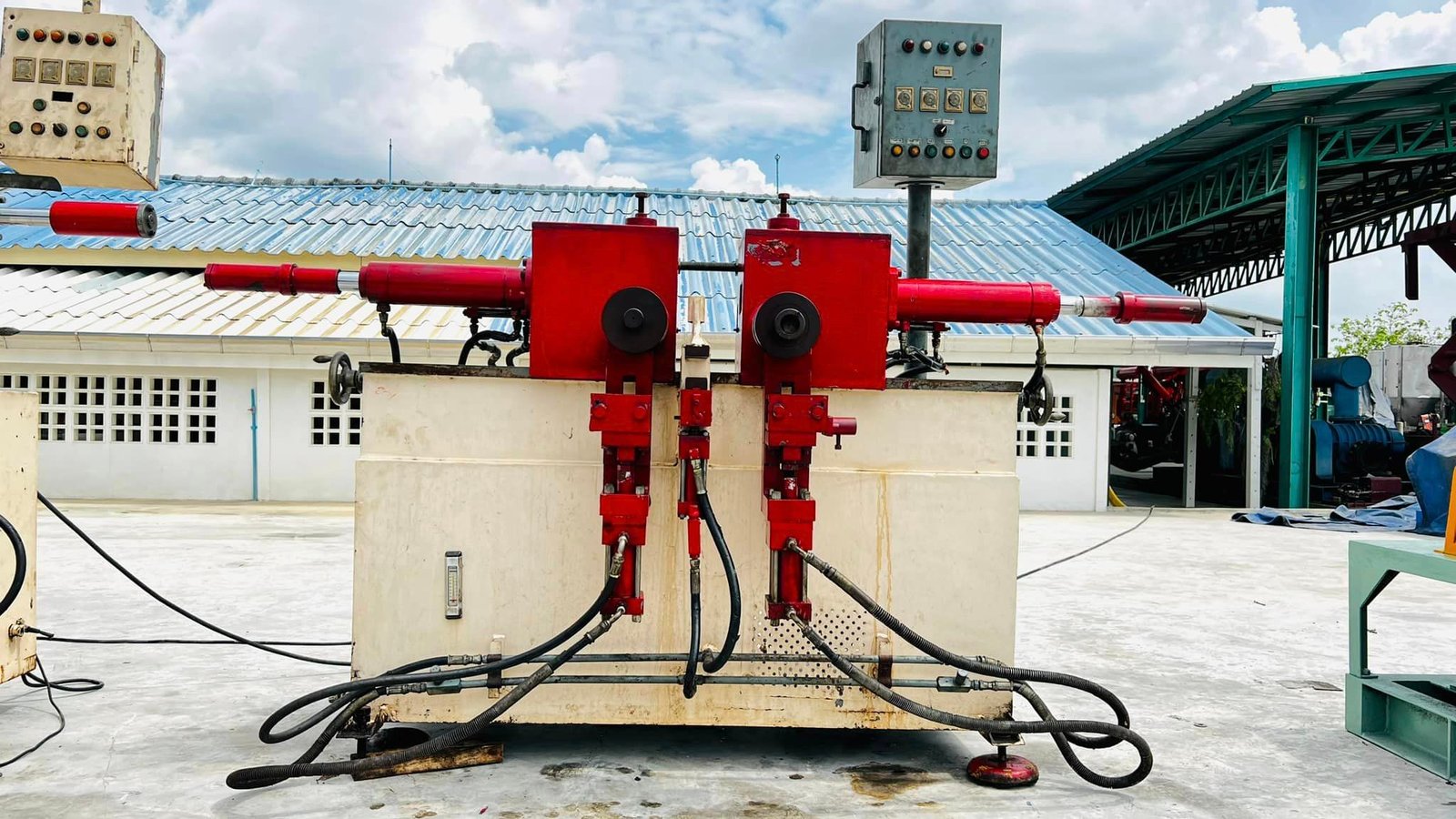เครื่องดัดโค้งโครงสร้างไฮดรอลิค2แขน ดัดได้ 1/2" - 4" (โมลด์ดัดไม่มีมา) ระบบไฟ 380V เครื่องดัดโค้งโครงสร้างไฮดรอลิค2แขน ดัดได้ 1/2" - 4" (โมลด์ดัดไม่มีมา) ระบบไฟ 380V