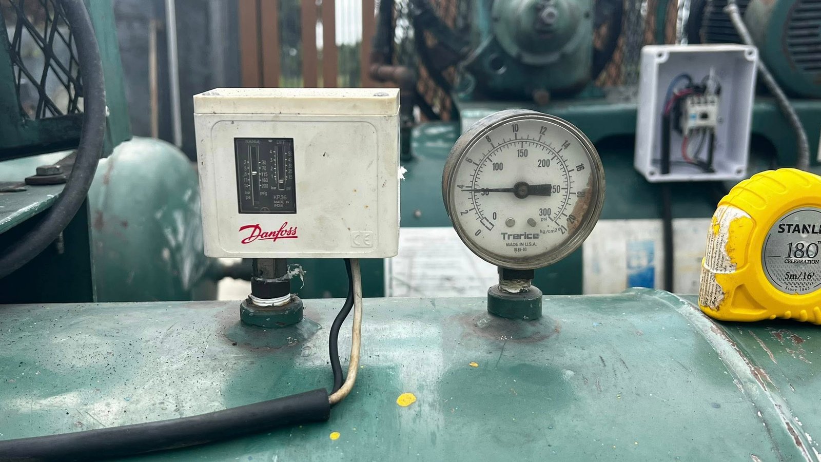 เครื่องปั้มลมUSA CHAMPIONS USA ขนาด 5 HP เป็นรุ่น 2 Stage ถังพักบรรจุ 300 Litr 380V