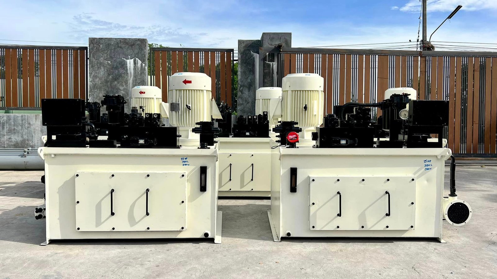 ชุดต้นกำลังปั้มน้ำมันไฮดรอลิค(PowerUnit) ขนาด 15 HP  Press : 150-210 bar  ความจุถัง 350 Litr  ระบบไฟ 380V