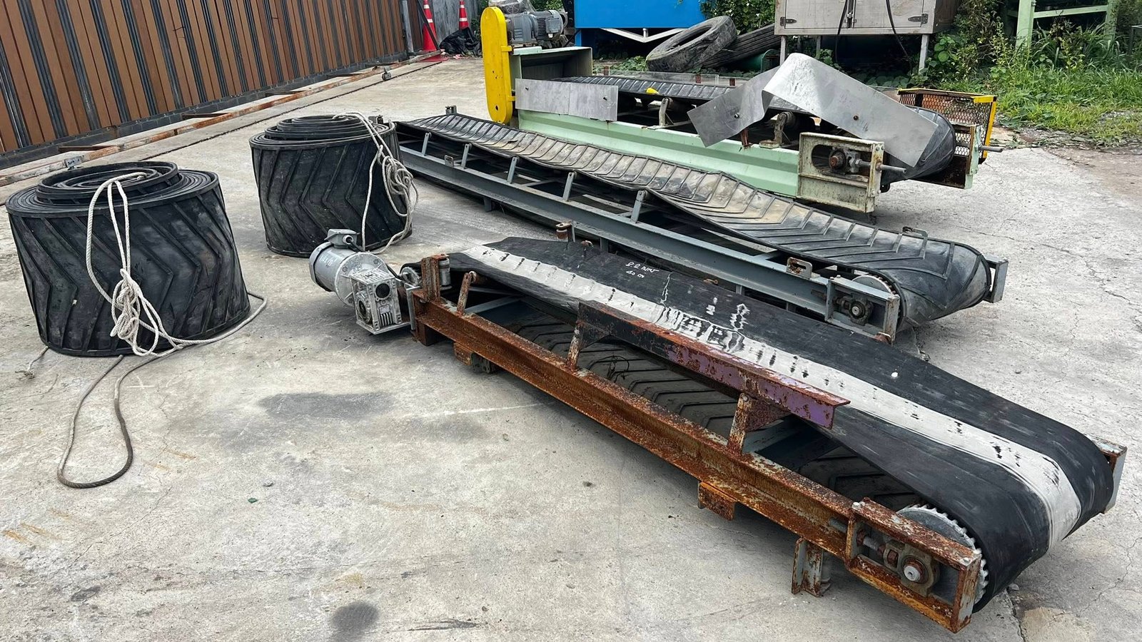 สายพานลำเลียง(CONVEYOR)380V เข้ามา 3 ตัว สายพานลำเลียง(CONVEYOR)380V เข้ามา 3 ตัว
