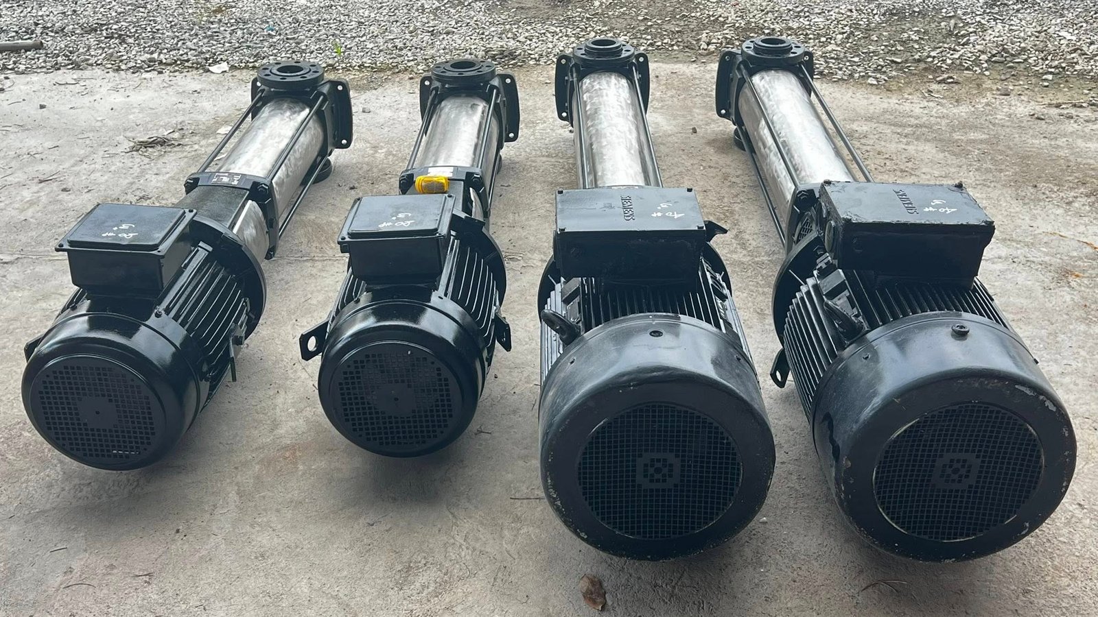 ปั้มตั้งกรุนด์ฟอสมัลติจสเตทGRUNDFOS 380V เข้ามา 4 ตัว ปั้มตั้งกรุนด์ฟอสมัลติจสเตทGRUNDFOS 380V เข้ามา 4 ตัว